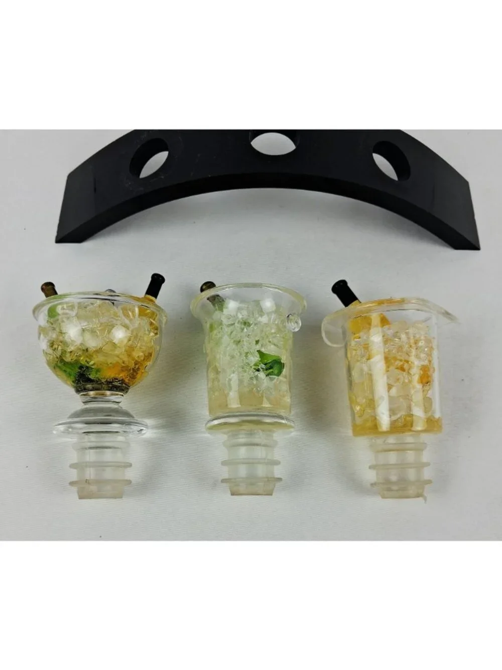 Unbranded this lucite